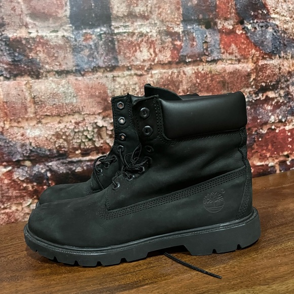 PREOWNED TIMBERLAND 6” WATERPROOF BOOTS IN ALMOST NEW CONDITION - Picture 6 of 10